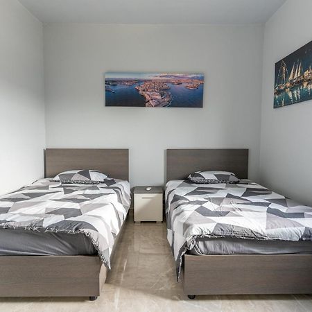 Luxurious Beach Apartment Birzebbuga Exterior photo