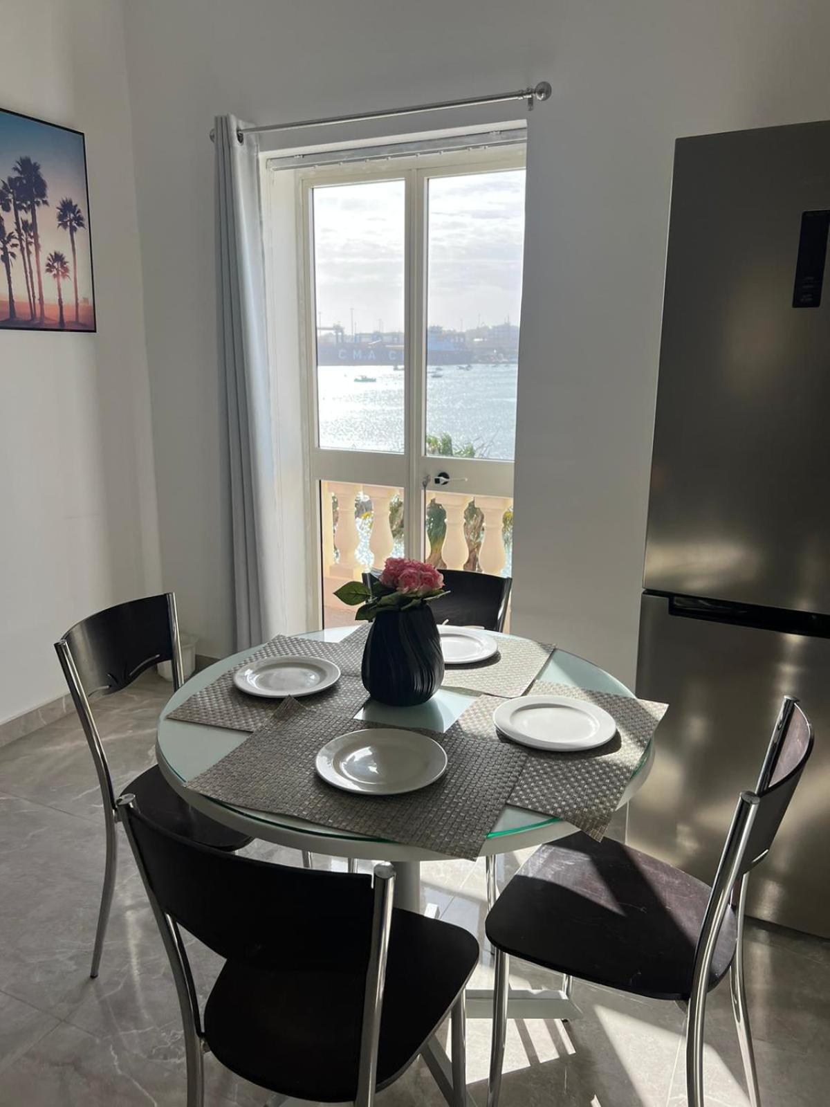 Luxurious Beach Apartment Birzebbuga Exterior photo