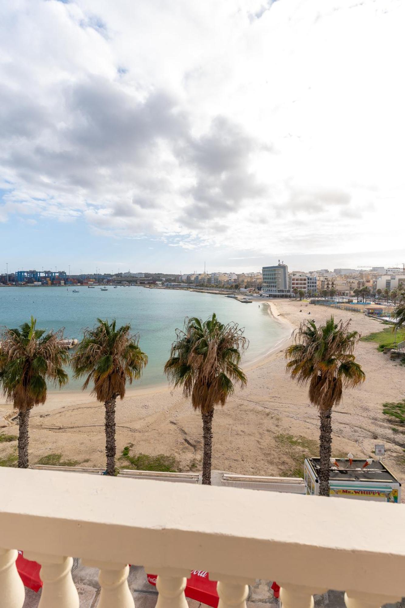 Luxurious Beach Apartment Birzebbuga Exterior photo